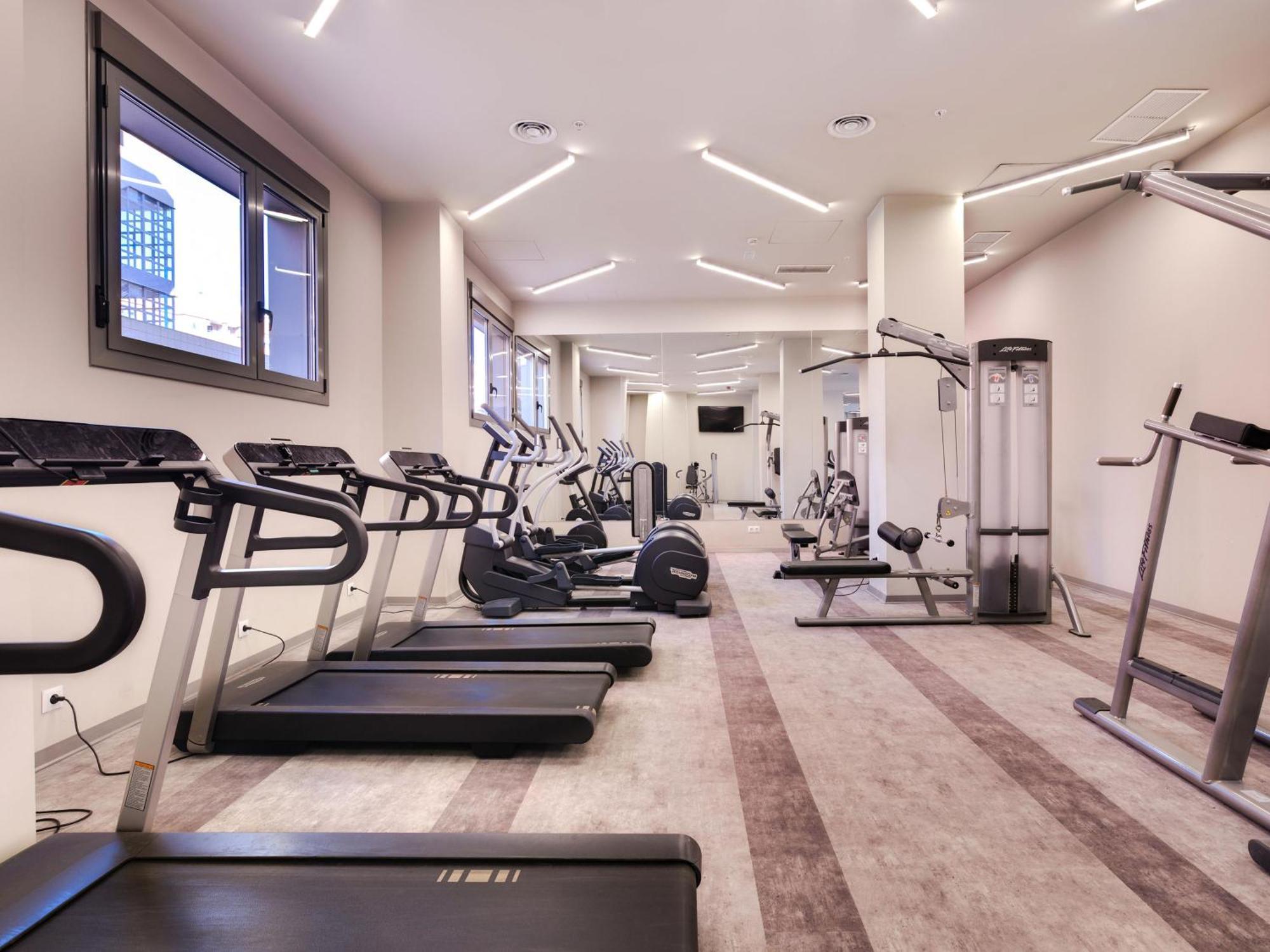 Livensa Living Studios Valencia Marina Real Hotel-Apartamento ภายนอก รูปภาพ